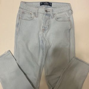 Hollister low rise crop boyfriend jeans with “hollister vintage stretch”